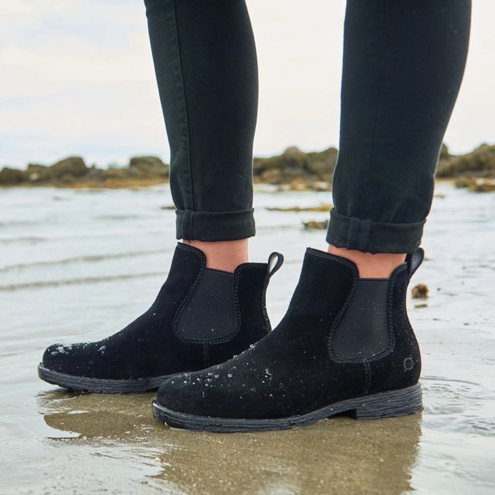 $175 Born Cove Chelsea Suede boot in black 8